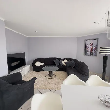 Ruhiges Juwel: Frisch Renoviert 100 Qm Apartment *