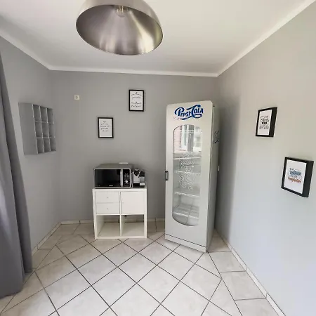 Ruhiges Juwel: Frisch Renoviert 100 Qm Apartment