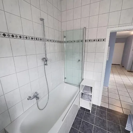 Ruhiges Juwel: Frisch Renoviert 100 Qm Apartment