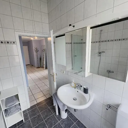 Ruhiges Juwel: Frisch Renoviert 100 Qm Julich