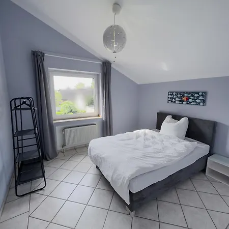 Apartment Ruhiges Juwel: Frisch Renoviert 100 Qm